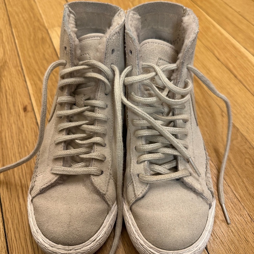 Nike Blazer Mid - Size 6